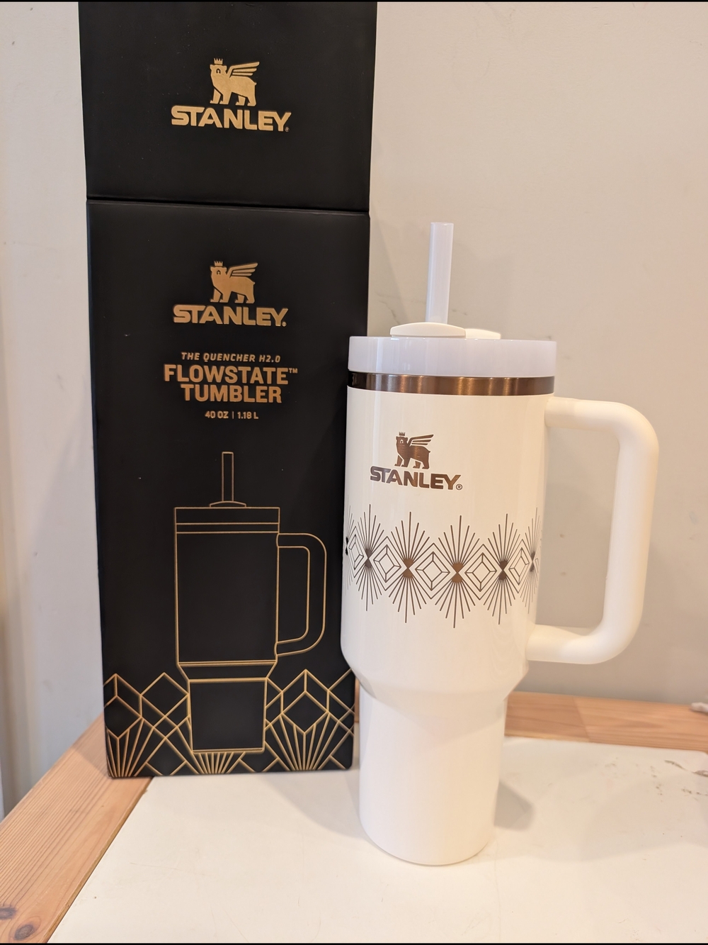 Stanley New White Flowstate Travel Tumbler Deco 40oz Limited Edition Holiday - Picture 2 of 7